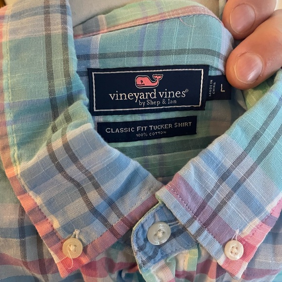 Vineyard Vines button down short sleeve shirt - Picture 2 of 3